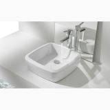 Lavoar Eos Gala Patrat 39.5 x 39.5cm Fara Preaplin – ambient baie, lavoar patrat alb pe blat, cu robinet si apa curgand