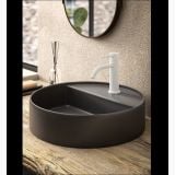 Baterie Lavoar Paffoni Light Finisaj Alb Mat – ambient baie, baterie alba mata pe lavoar rotund negru mat