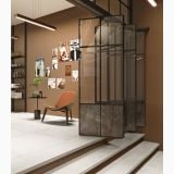 Gresie Form Story Light 60x120 cm – ambient living, hol modern cu usa de sticla si perete maro, pe pardoseala