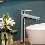 Baterie Lavoar Hansgrohe Logis E 230 Finisaj Crom – ambient baie, baterie lavoar crom pe blat lemn cu vas ceramic