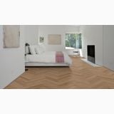 Parchet SPC Kahrs Intention - Click 6 mm Herringbone – ambient dormitor, dormitor alb cu pat, parchet herringbone maro deschis, pe pardoseala