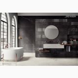 Gresie Pietra Grey Lucios 120x120 cm – ambient baie, baie luxoasa cu cada freestanding, pereti marmura si oglinda rotunda, pe pardoseala si perete