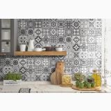 Decor din gresie porțelanată Maioliche Mix Alb și Negru 15x15 cm – ambient bucatarie, bucatarie moderna cu perete decorat cu gresie mozaic alb-negru