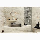 Gresie Calacatta Gold Lucios 60x120 cm – ambient baie, baie eleganta cu marmura, oglinda rotunda si dus mozaic, pe pardoseala si perete