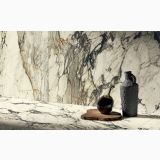 Lastra Gresie Portelanata Breccia Capraia Mat 120x260 cm – ambient, perete si blat marmura cu vinete decorative si vas