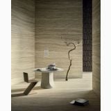 Gresie Portelanata Onice Verde Mat 60x60 cm – ambient living, masa rotunda si scaun lemn pe fundal onix, pe pardoseala si perete