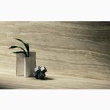 Gresie Portelanata Onice Verde Mat 60x120 cm – ambient, perete si pardoseala onice verde cu vaza si planta