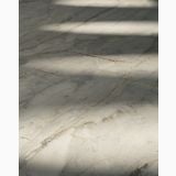 Lastra Gresie Portelanata Van Gogh White Mat 120x260 cm – detaliu, detaliu textura marmorata cu lumina si umbra pe pardoseala