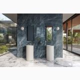 Gresie Blu Saint Laurent Lucios 120x120 cm – ambient baie, baie moderna cu pereti marmura albastra si lavoare cilindrice, pe pardoseala si perete