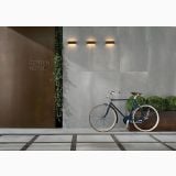 Gresie Metaline Corten Mat 80x80 cm – ambient exterior, intrare hotel cu perete corten si pardoseala gresie gri