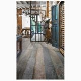 Treapta Blendart Mix 33x120cm – ambient living, hol industrial cu pardoseala lemn, cărămidă expusă și mobilier vintage