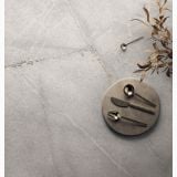 Gresie Atlantis Moon Mat 60x120 cm – pardoseala gresie gri deschis, tacamuri aurii, plante uscate