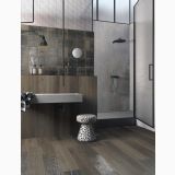 Gresie Imitatie Lemn Poetry Wood Mud 20x120 cm – ambient baie, baie moderna cu dus, mozaic si pardoseala lemn