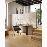 Gresie Sant Agostino Sunwood Natural 20x120 cm – ambient living, colt de birou cu scaun negru langa scara, pe pardoseala