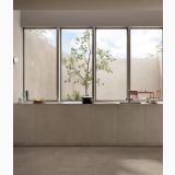 Gresie Portelanata Italgraniti Natural Argil 60x120 – ambient bucatarie, bucatarie moderna cu pardoseala gresie si gradina interioara