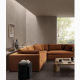 Gresie Portelanata Italgraniti Natural Argil 60x120 – ambient living, living modern cu canapea portocalie si pereti gri, pe pardoseala