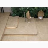 Gresie Exterior Nordic Stone Danimarca 45x90 Anti-Slip – ambient terasa, terasa exterioara cu trepte iluminate si scaune suspendate rattan, pe pardoseala