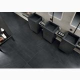 Gresie Nordic Stone Finlandia Mat 45x90 cm – ambient baie, baie moderna cu trei lavoare freestanding negre, pardoseala gresie gri antracit