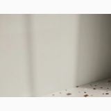 Gresie Nuances Avorio Anti-Slip 60x120 cm – ambient, perete gresie deschisa cu pardoseala terrazzo colorata