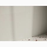 Gresie Nuances Avorio 60x120 – ambient, perete gresie deschisa cu pardoseala terrazzo colorata