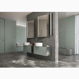 Gresie Origins Dark Mat 60x60 cm – ambient baie, baie moderna cu doua lavoare si perete gresie gri, pe pardoseala