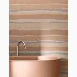 Gresie Decorata HBE Stratum Argilla 60x120 cm – ambient baie, cada rotunda roz cu perete gresie striata