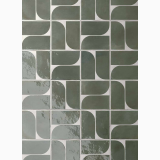 Gresie Decor Manufatti Tracce 20x20 cm – detaliu, model geometric verde curbat pe perete faiantat