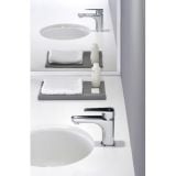 Robinet Lavoar Paffoni Sly Crom - Energy Saving – ambient baie, robinet crom pe lavoar oval, oglinda, prosoape albe, pe pardoseala
