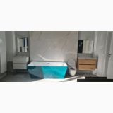 Cada Freestanding Pearly Green 170x80 cm – ambient baie, expunere baie cu cada verde, mobilier suspendat, perete marmura