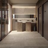 Gresie Poetry Stone Pirenei Ecru 120x120 cm – ambient comercial, grup sanitar comercial cu pardoseala gresie bej si lavoare