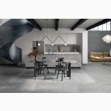 Gresie Poetry Stone Pirenei Grey 120x120 cm – ambient living, bucatarie open-space cu insula, masa ovala si scaun negru, pe pardoseala