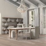 Gresie Imitatie Lemn Poetry Wood Ecru 20x120 cm – ambient living, living rustic cu masa lemn si scaune albe, pe pardoseala