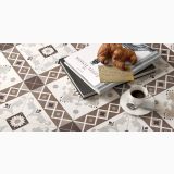 Gresie Decorata Paris-Belleville Marrone-20x20 cm – ambient, gresie decorativa cu carti, croissante si cafea, pe pardoseala
