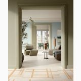 Gresie Portelanata Sensoria HSO 10 Puro 60x120 cm – ambient living, living deschis catre terasa cu gresie decorativa geometrica, pe pardoseala