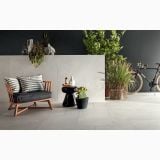 Gresie Quarry Quarzite Bianca 30x60x1.2 cm – ambient terasa, terasa gri cu canapea lemn, cactusi si bicicleta, pe pardoseala