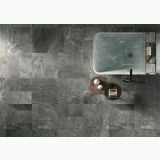 Gresie de exterior Stone Mix Quarzite Grey Antislip 60x120x2 cm – ambient baie, cada freestanding cu pardoseala gri texturata din piatra