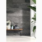 Gresie Stone Mix Quarzite Grey 30x60 cm – ambient hol, hol modern cu perete gresie gri si bancheta lemn