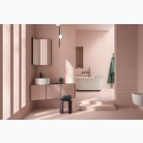 Lastra Gresie Nuances Rose Mat 120x280x0.6 cm – ambient baie, baie roz cu cada freestanding si perete striat