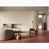 Gresie I Travertini Rosso Vein Cut 80x160 cm – ambient living, living cu canapea, fotolii lemn si pardoseala rosiatica