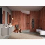 Gresie I Travertini Rosso Vein Cut 80x160 cm – ambient baie, baie moderna cu perete travertin rosu curbat si dus