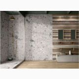 Gresie de Exterior Imitatie Lemn Allure Olmo Ambre Mat 30x120x2 cm – ambient baie, baie moderna cu dus, pardoseala lemn si perete marmura