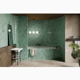 Faianta ABK Poetry Colors Sage Lucios Brick 7,5x15 cm – ambient baie, baie cu faianta verde brick, cada si plante, pe perete