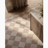 Gresie Portelanata DUO Back Sand Mat 120x120 cm – ambient living, pardoseala in carouri bicolore, comoda lemn cu vaza