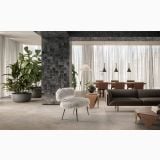 Gresie Bergstone Sand 30x60 cm – ambient living, living modern cu canapea maro, plante si perete zidarie, pe pardoseala