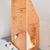 Panou autoportant Schluter Kerdi Board 12.5x625x1250 mm – ambient baie, panouri portocalii montate in cabina dus in construire, pe perete