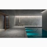 Gresie Limestone Dark Mat 60x120 cm – ambient piscina, piscina interioara cu pereti si pardoseala gri, lumina ambientala, pe pardoseala si perete