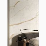 Gresie Portelanata Italgraniti Calacatta Extra Stripe 60x120 cm – ambient dormitor, dormitor cu perete gresie efect marmura crem