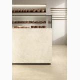 Gresie Portelanata Calcis Crema Mat Antislip 30x60 cm – ambient comercial, tejghea patiserie placata cu gresie crem, pardoseala asortata, pe pardoseala si perete