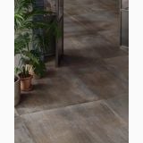 Gresie Portelanata Dripart Bronze Mat 30x60 cm – ambient hol, hol interior cu plante verzi si gresie metalica, pe pardoseala