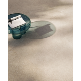 Gresie Portelanata DUO Deco Desert 02 60x120 cm – ambient living, pardoseala gresie texturata cu masuta sticla turcoaz si revista